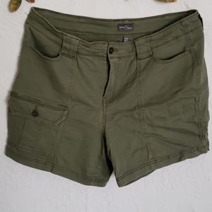 Market &Spruce army green cargo shorts